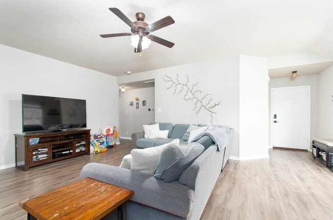 Building Photo - 6505 Castle Gap Dr