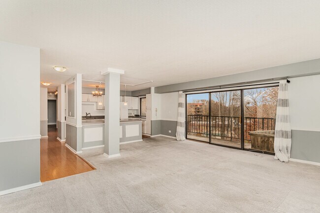 Building Photo - 111 S Baybrook Dr