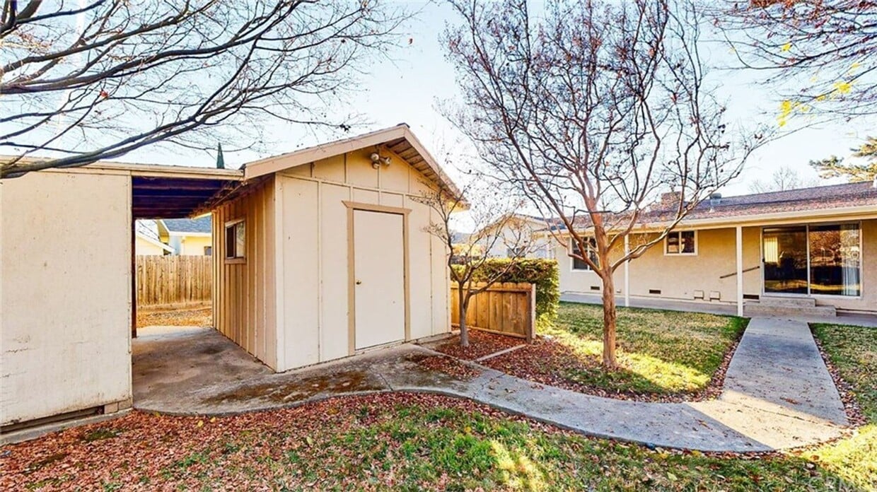 Building Photo - Beautiful home located on a quiet street in Orland