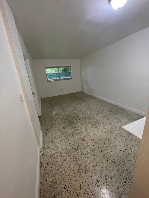Building Photo - 665 NE 83rd Ter