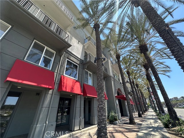 Foto del edificio - 1801 E Katella Ave
