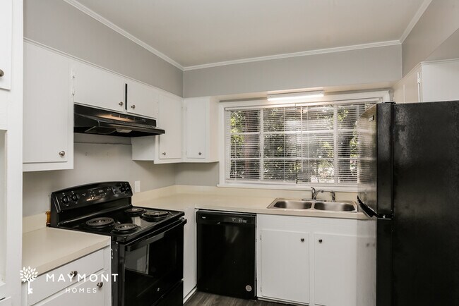 Building Photo - 4 Bedroom, 3 Bath in Jackson!