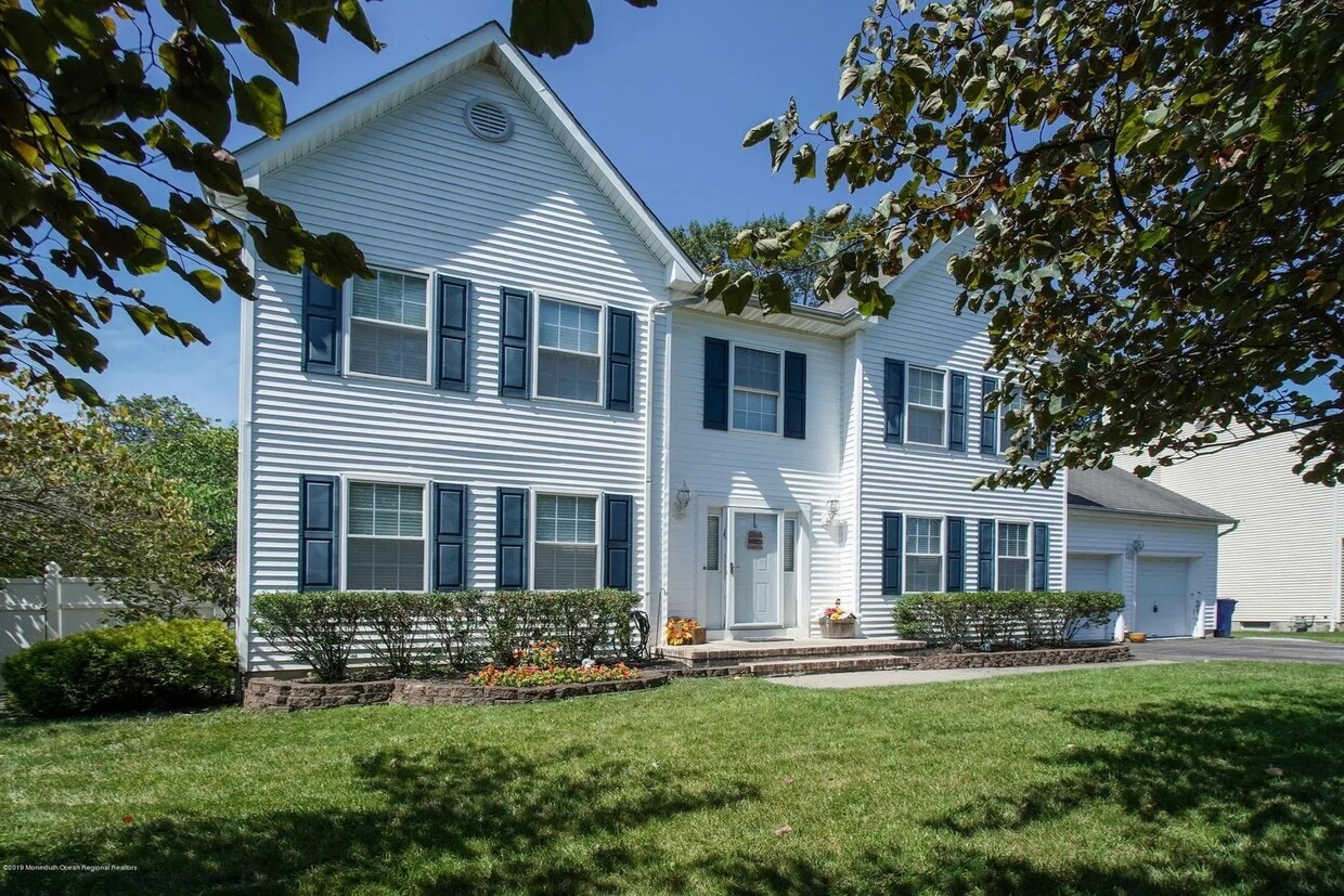 Primary Photo - Charming Colonial on Quiet Cul-de-Sac