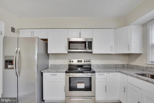 Foto del edificio - 8529 Lakinhurst Ln