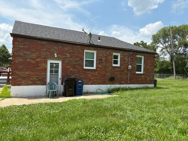 Foto del edificio - Beautifully rehabbed bungalow in Universit...