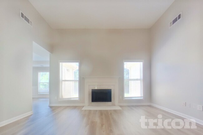 Building Photo - 104 Logan Creek Ct