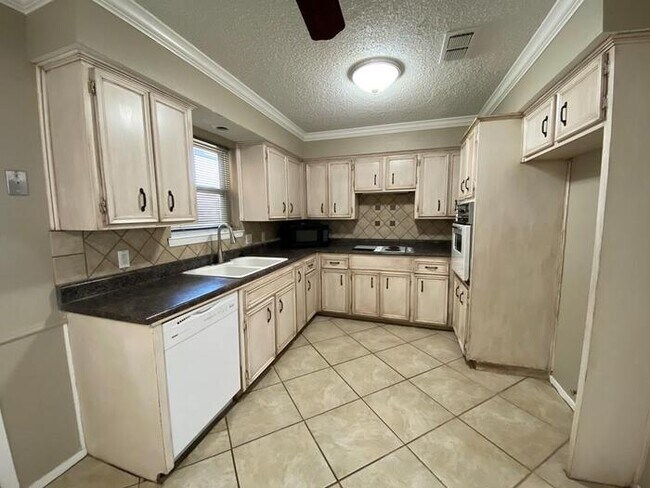 Foto del edificio - Country living near town! 3 bed 2 bath hom...