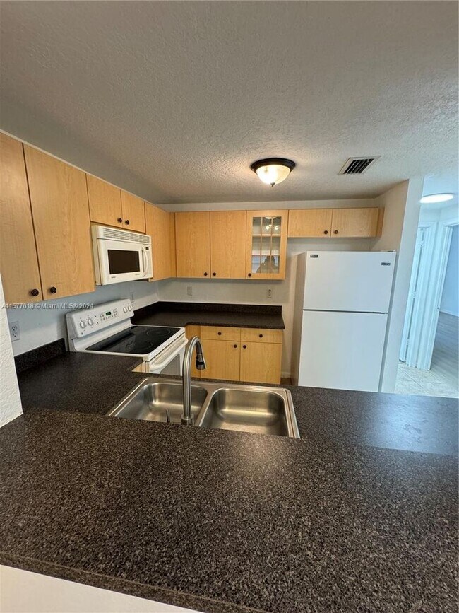 Foto del edificio - 2901 Riverside Drive 203, Coral Springs, F...