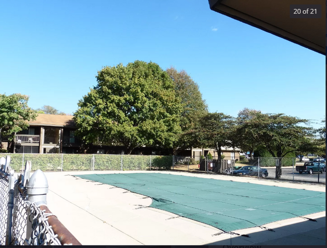 Foto del edificio - 568 Somerset Ln