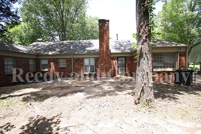 Building Photo - 5127 Kingswood Cir