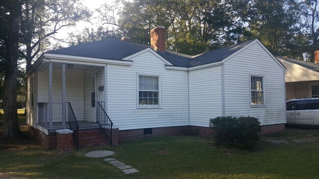Foto del edificio - 925 Biggs St