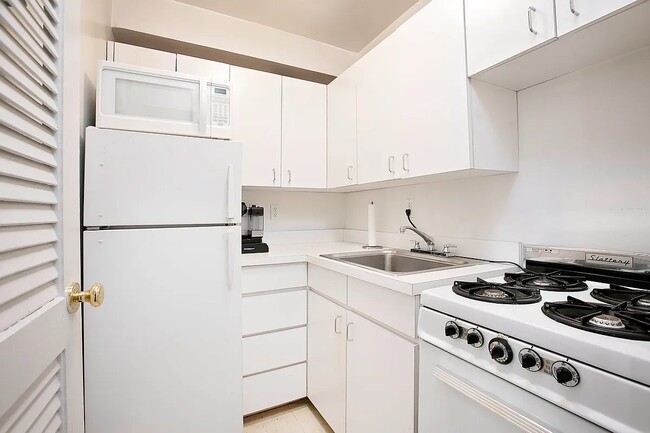 Building Photo - 25 W 13th St