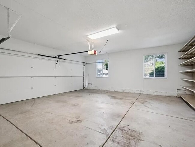 Building Photo - 935 Circle Dr