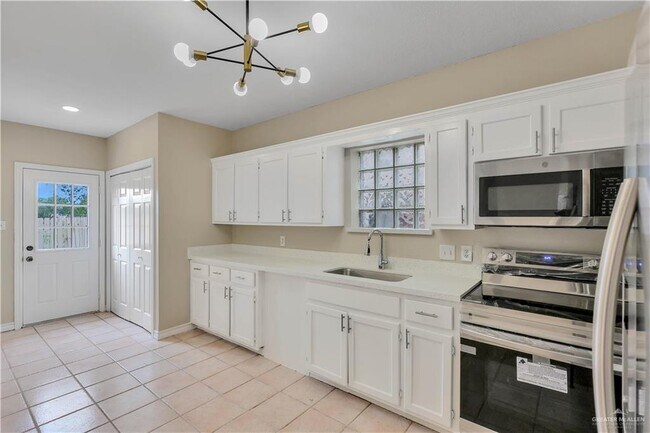 Building Photo - 23 Black Oak Ln