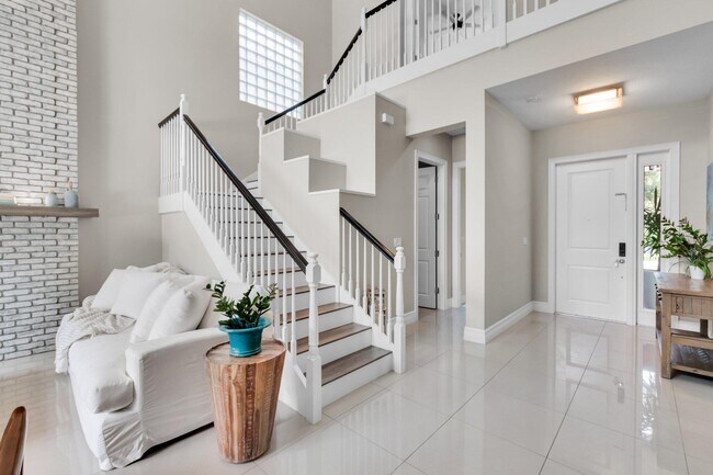 Building Photo - 9385 Eden Roc Ct