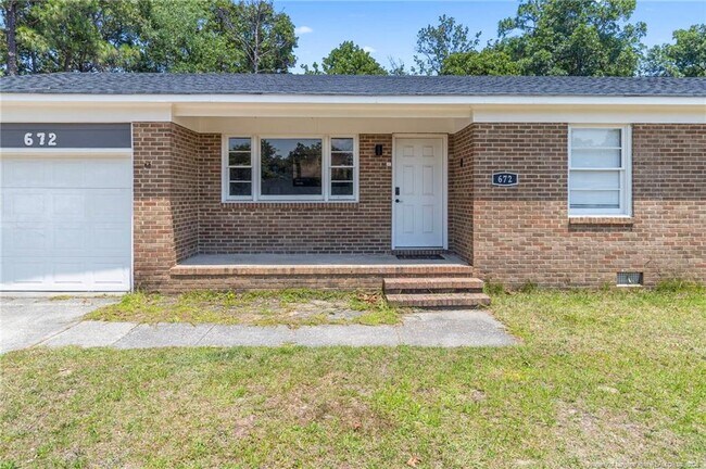 Building Photo - 672 Walker St
