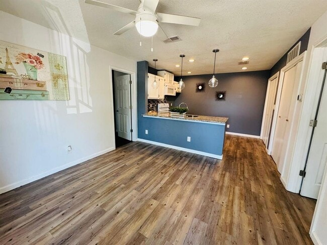 Building Photo - 1624 Aquarena Springs Dr