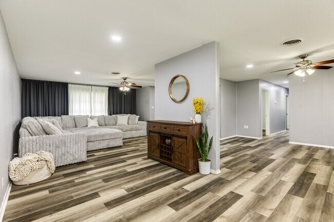 Foto del edificio - 908 W Mulberry St
