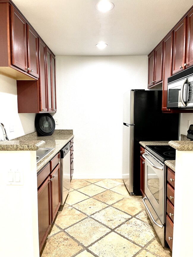 Foto del edificio - 1130 Yarwood Ct