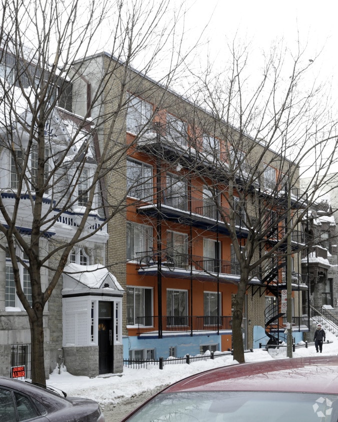 Photo du bâtiment - 3484 Rue Hutchison