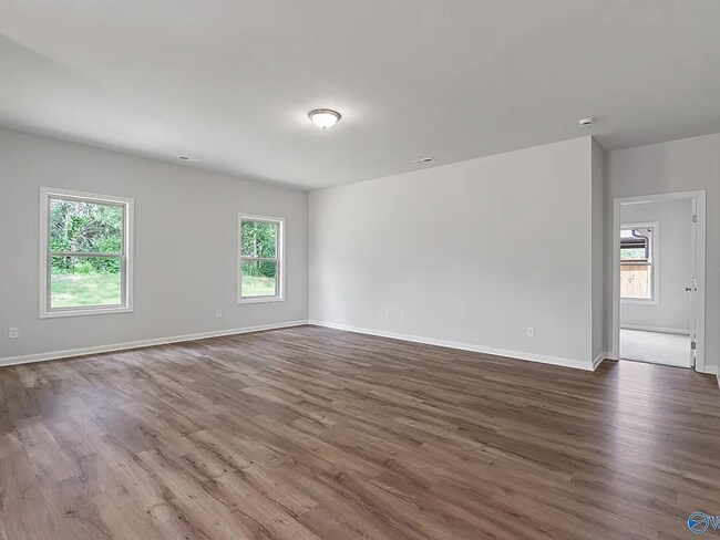 Salón principal - 104 Striker Ln