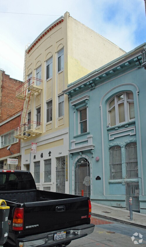 Foto del edificio - 754-756 Commercial St