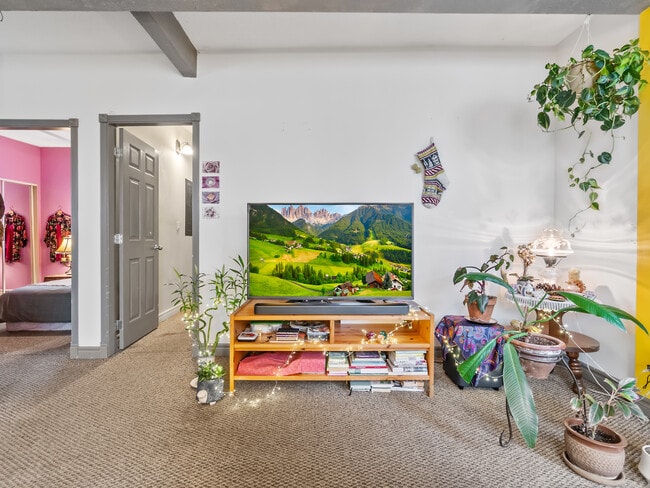 Building Photo - 1148 13th Av E