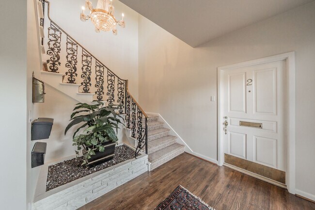 Foto del edificio - 2-bedroom, 2-bath condo located in the highly desirable Ridglea North neighborhood.