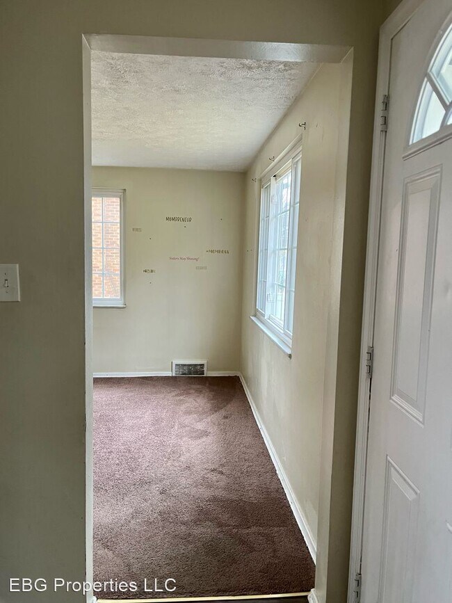 Building Photo - 3 br, 1.5 bath House - 3245 Hebron Dr