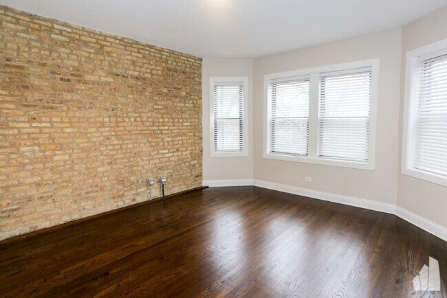 Foto del edificio - 2226 N Sawyer Ave