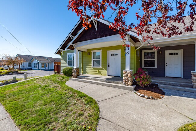 Building Photo - 306 S Main St