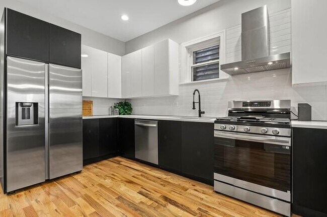 Foto del edificio - 6613 S Langley Ave