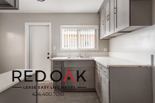 Building Photo - Gorgeous First Floor One Bedroom Bungalow ...