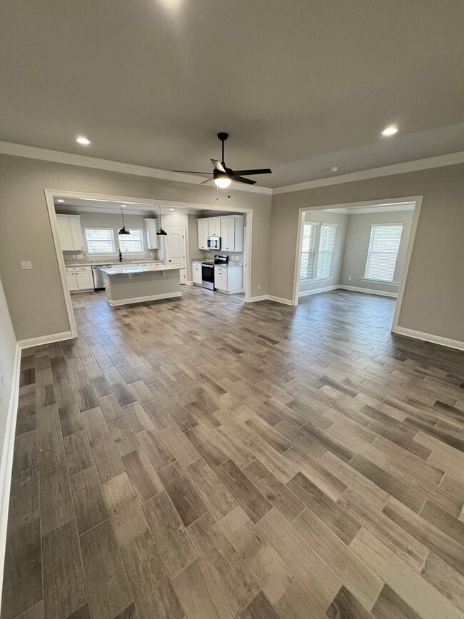 Building Photo - Canes Landing!