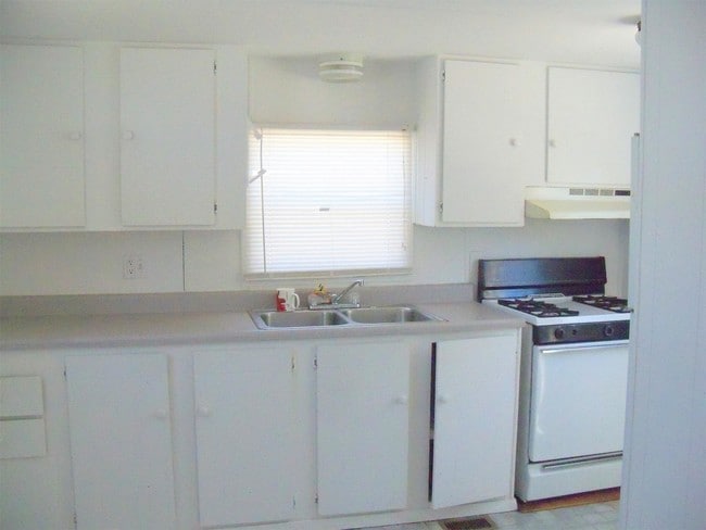 Building Photo - 3955 Bluebird St