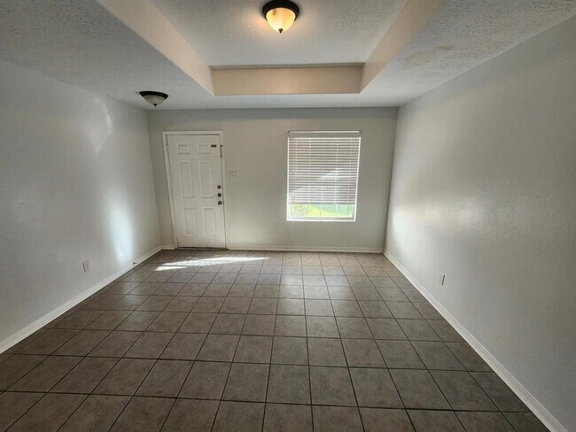 Building Photo - 7822 Sativa Cir