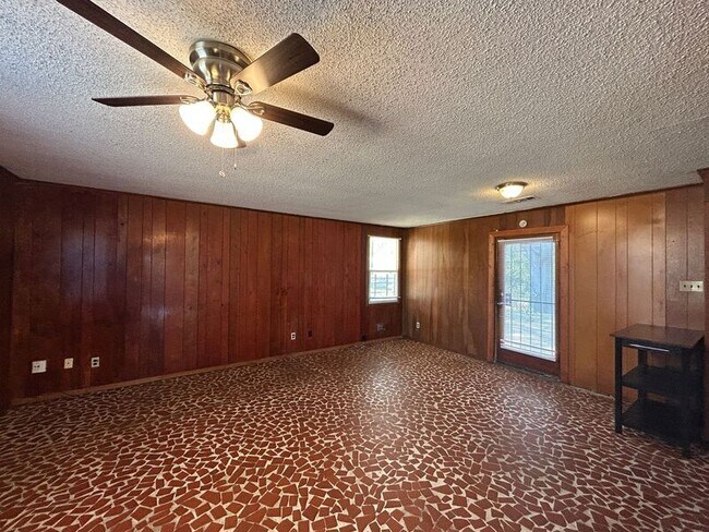 Building Photo - 3371 Ford Rd