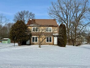 Building Photo - 31 Suncrest Dr