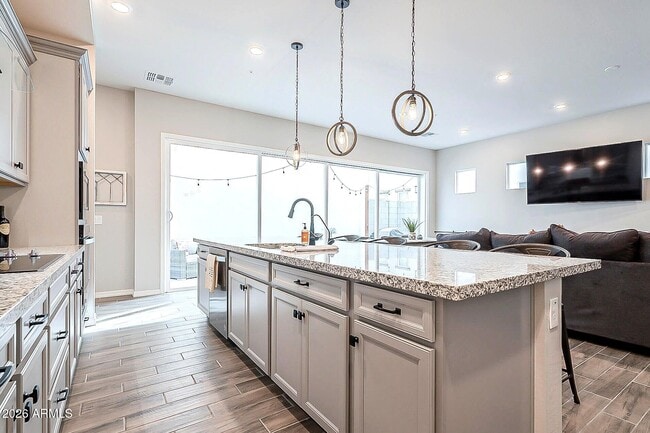 Foto del edificio - 1493 E Shannon St