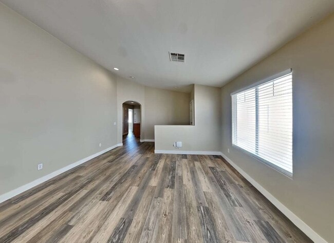 Foto del edificio - 426 Waterbrook Dr