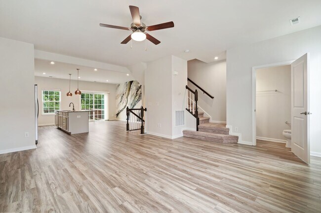 Foto del edificio - Beautiful 3 bedroom, 2.5 bath townhome in ...
