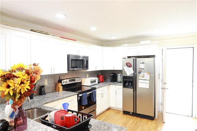 Building Photo - 3 Gould St SE