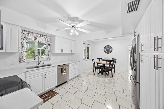 Building Photo - 1742 W Terrace Dr