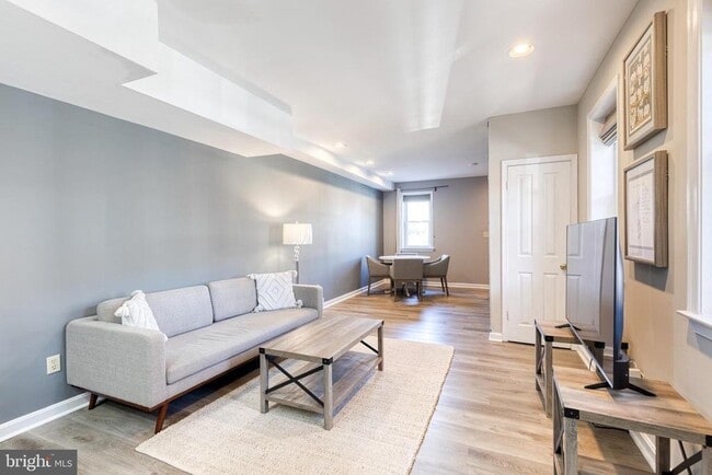 Building Photo - 447 Gittings St