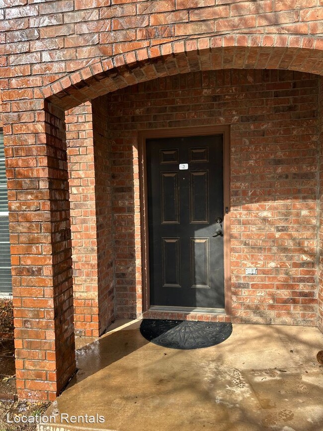 Building Photo - 2 br, 2.5 bath House - 2108 Main Street #2