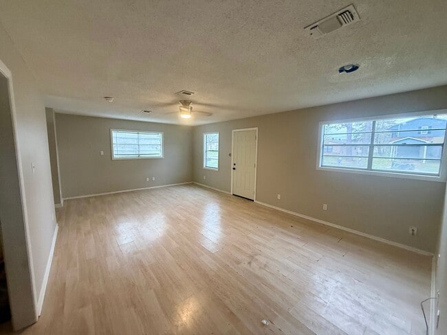 Building Photo - 3200 Meador Rd