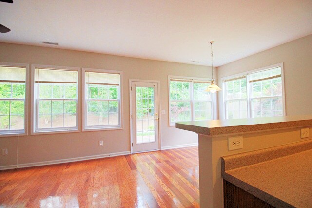 Building Photo - Gorgeous 3 bedroom, 2.5 bath house close to Brier Creek