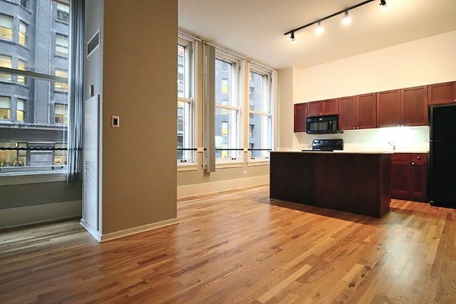 Foto del edificio - 339 S Dearborn St