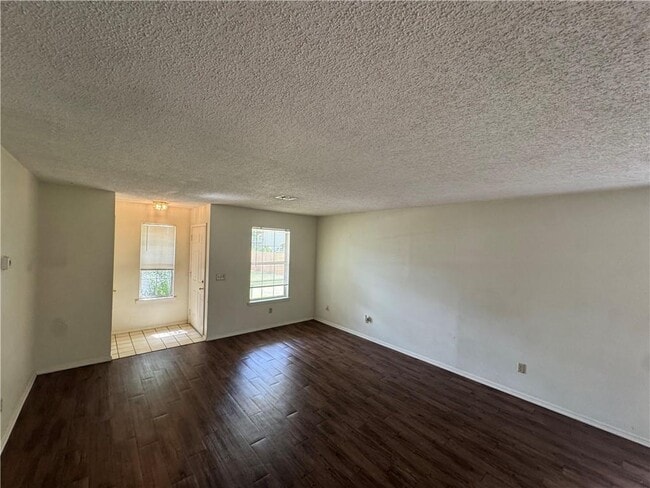 Building Photo - 301 S 11th Pl