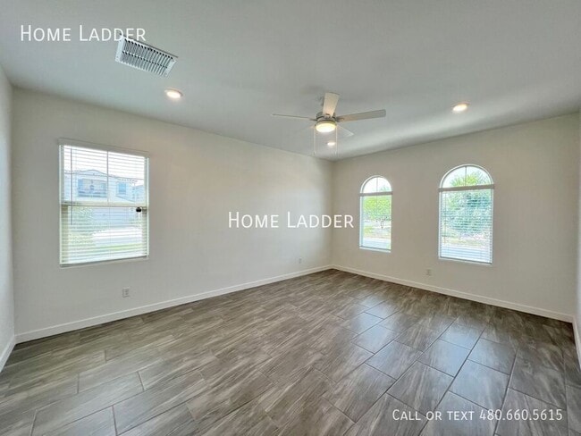 Foto del edificio - 4051 S Galaxy Ln